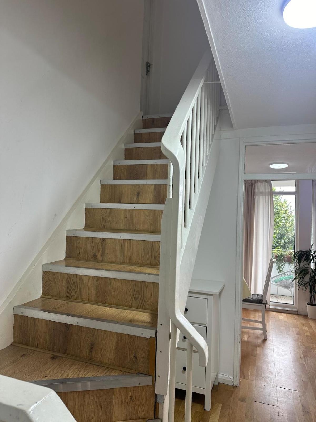 Simple And Tidy - Short Walk To Kennington & Oval Station Londra