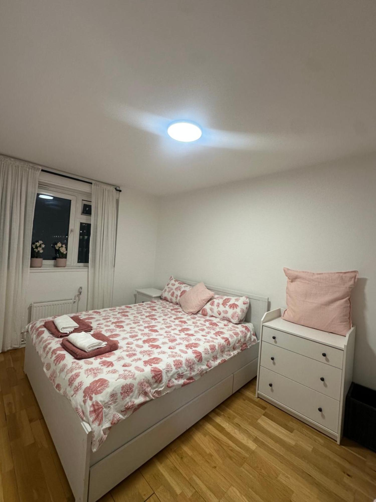 Simple And Tidy - Short Walk To Kennington & Oval Station Apartament *